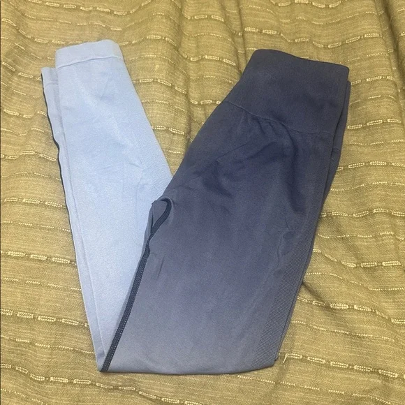 EUC Buffbunny Blue Ombré Athletic Leggings Medium - Picture 1 of 4